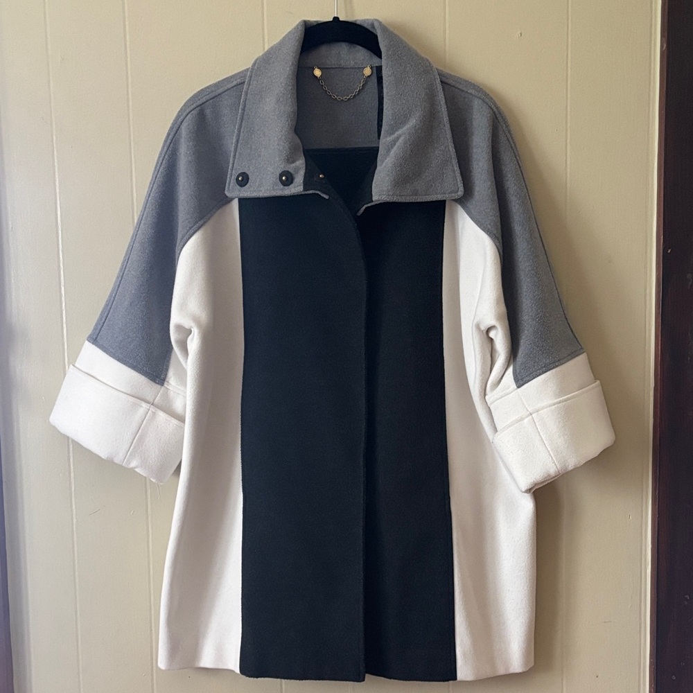 Chico’s Stylish Women's Black and Gray Coat. Jacket